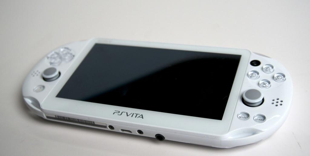 Ps vita slim white with 32gb memory card and 1 free game