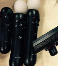 2 x Sony Move Controller, 1 x PS eye and one 1 x navigation