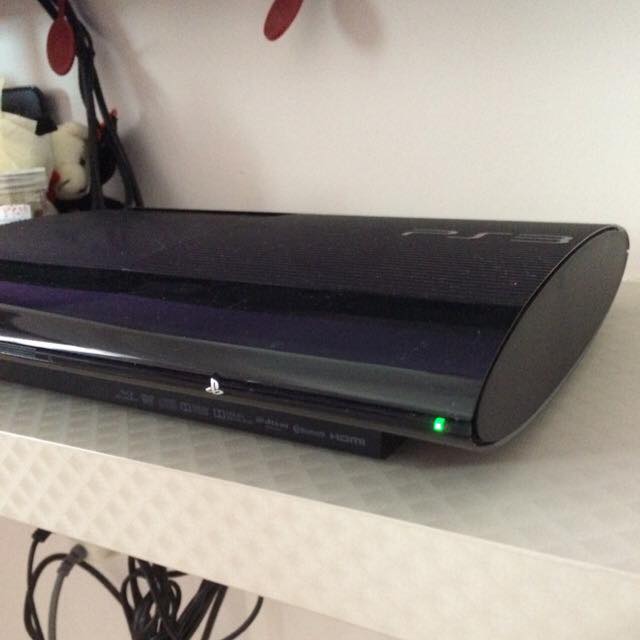 500GB Playstation 3 Slim console, 2 controllers and Games