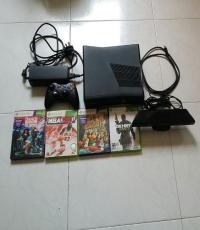 Xbox 360 4 GB with Kinect and 4 Games