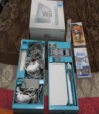 Wii Console (Selling with 3 games)