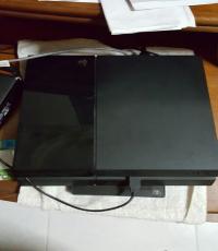 Ps4 w box and addition of 8 games  (Pre owned )