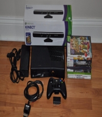 Microsoft Xbox 360 Console Bundle with Kinect Controller 10Games