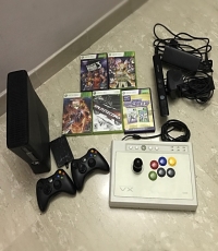 Xbox360 Kinect 324GB Hori Joystick 4 Best Games 2 Controllers