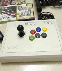 Xbox 360 Kinect 324GB Hori Joystick 4 Best Games 2 Controllers