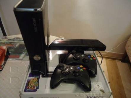 Xbox 360 console , Kinect sensor , wireless controller and games