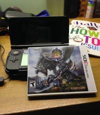 Nintendo 3DS  Circle pad pro Monster Hunter 3 Ultimate