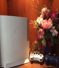 PS 3 White 320GB Slim 2 controllers with 18 games