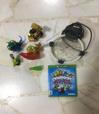 Skylanders Trap Team (with game, USB device and 4 character)
