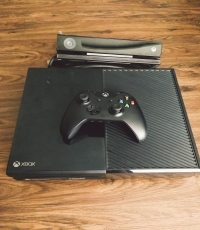 Xbox One with Kinect and 1 free game