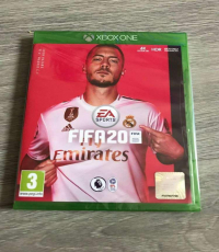 Xbox One with FIFA 20 (FIFA 20)