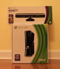 Xbox 360 250GB console with Kinect Bundle