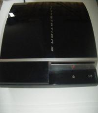 Ps 3 phat 160gb with 2 controllers.
