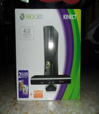 Xbox360 4GB black with Kinect
