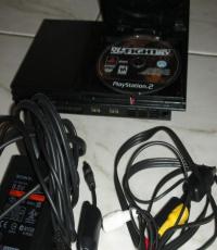Playstation 2 Slim comes with 2 controllers