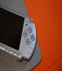 PSP slim 2000 (ice silver)