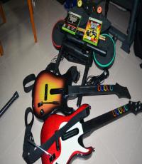 Guitar Hero World Tour band set and Guitar Hero 5