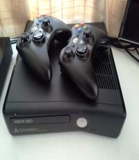 Xbox 360 250GB Holiday Bundled Edition