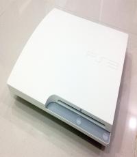 Playstation 3 Slim 320 GB White with 2 controllers and free game