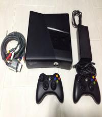 Xbox Console 4gb, 2 Controller